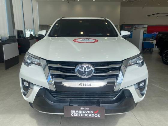 TOYOTA HILUX SW4 2.8 SRX 4X4 16V TURBO INTERCOOLER DIESEL 4P AUTOMÁTICO TOYOTA HILUX SW4 2.8 SRX 4X4 16V TURBO INTERCOOLER DIESEL 4P AUTOMÁTICO